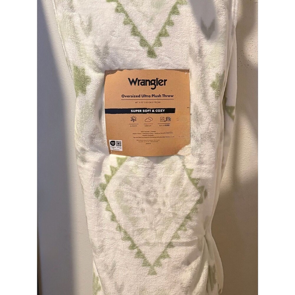 Wrangler White and Light Green Plush Throw Blanket